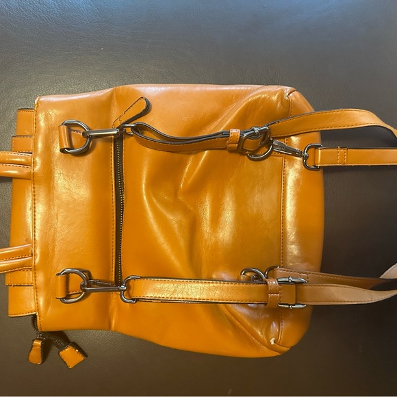 Leather backpack - Picture 2 of 4